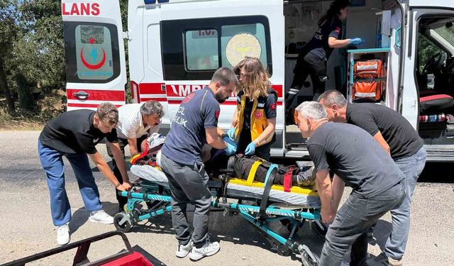 Çanakkale'de motorlu bisiklet ile otomobil çarpıştı; 1 kişi yaralandı