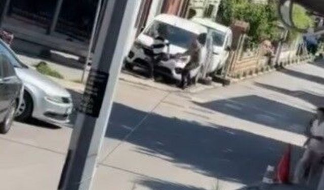 Eşini rahatsız ettiğini öne sürdüğü kişiyi bacağından vurdu
