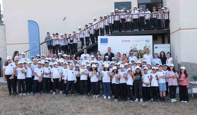 Minik öğrenciler fide dikerek doğa bilinci kazandı