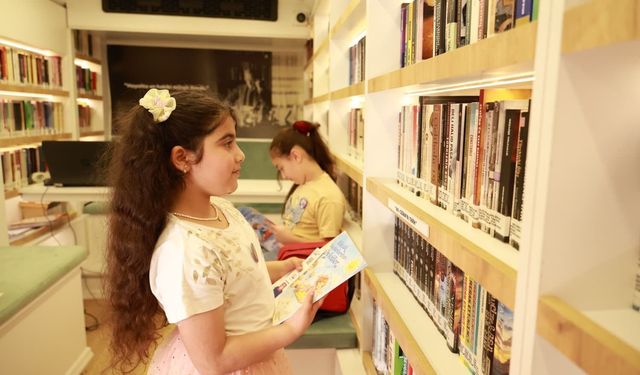 Osmangazi Belediyesi, çocuklara kitap ve tarih sevgisi aşılıyor