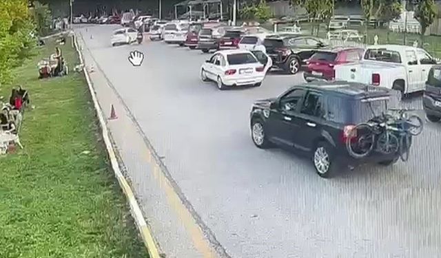 Otomobil ile motosiklet çarpıştı