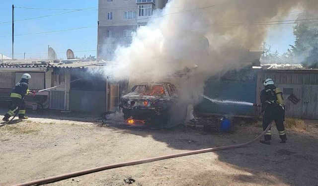 Tekirdağ'da otomobil ve garaj küle döndü