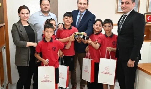 Koçarlı’nın ’Neşe Robot’u Türkiye üçüncüsü oldu