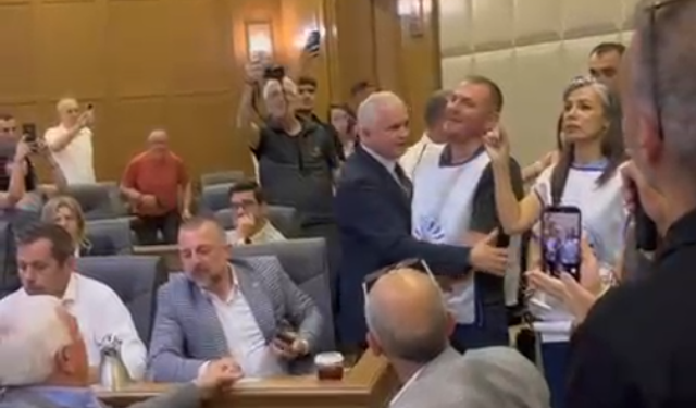 Bursa Meclisi'nde toplu sözleşme protestosuna müdahale!
