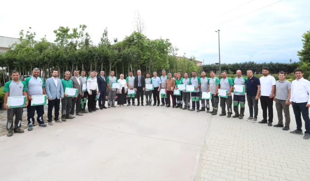 İnegöl Belediyesi’nde 19 Personele Bahçıvanlık Sertifikası Verildi