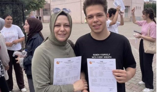 Bursa Yenişehir'de YKS'ye anne-oğul aynı okulda girdi