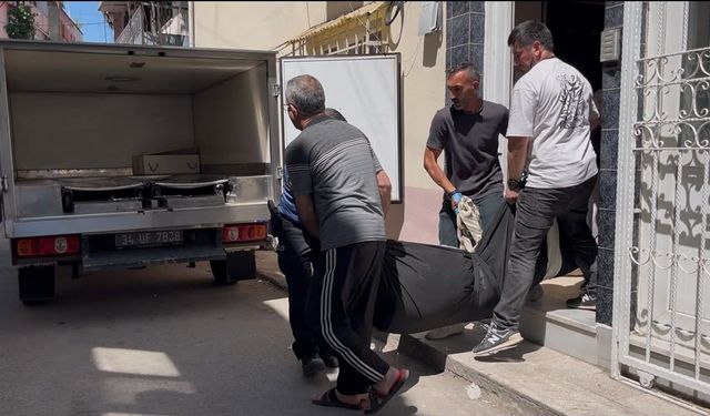 Bursa Osmangazi'de talihsiz adam merdivenlerde can verdi