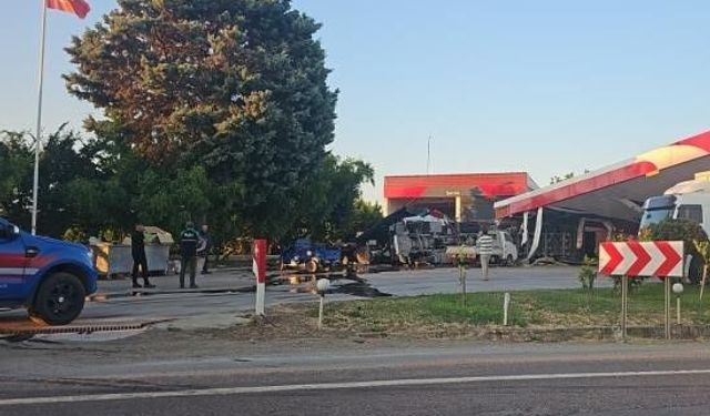 Bursa  İznik'te kömür yüklü tır akaryakıt istasyonuna daldı