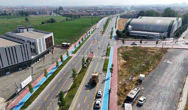 Büyükşehir, yol çizgilerini yenileyerek güvenli ulaşımı güçlendiriyor