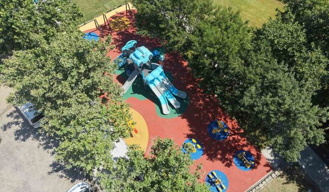 Esenyurt'ta parklar yenileniyor, çocuklar güvenle oynuyor