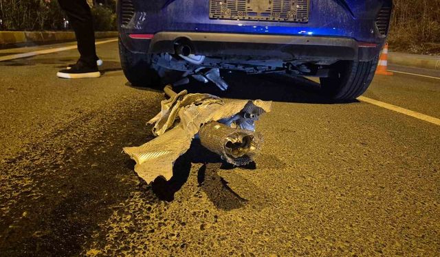 Faciadan dönüldü: Açık rögar kapağına çarpan otomobil metrelerce sürüklendi
