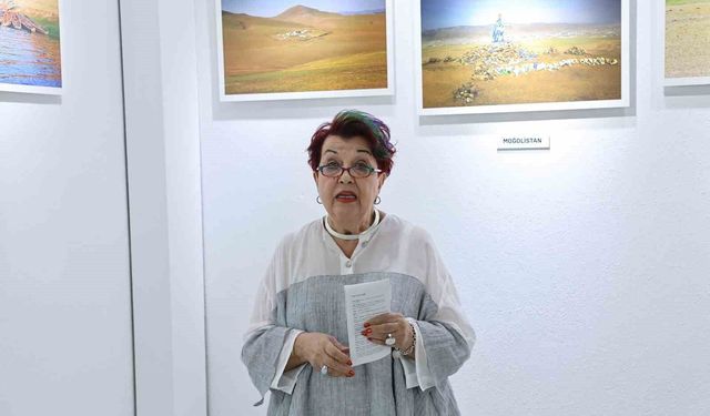 'Uzaklarda Bir Yerlerde' sergisi açıldı