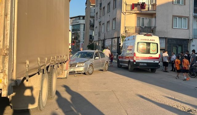 Bursa İnegöl'de kontrolden çıkan otomobil çocuğa çaptı