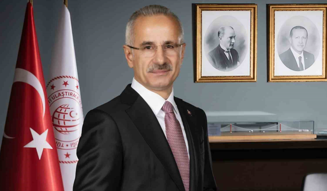Bakan Uraloğlu: "Hattın tamamlanmasıyla yılda 33 milyon yolcu ve 30 milyon ton yük taşınacağını öngörüyoruz"