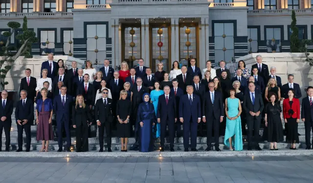NATO resepsiyonunda aile fotoğrafı!