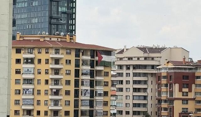 ABD Başkanı Trump’ın kalacağı otelin karşısına Filistin bayrağı asıldı