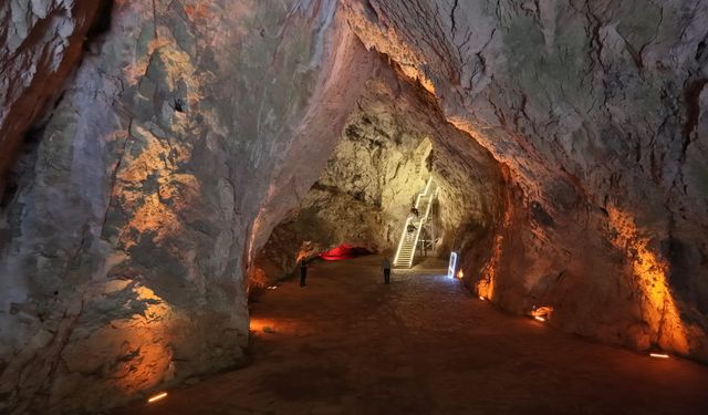 İnegöl'ün Gizemli Mağarası!  Büyücüler de Geliyor, Turistler de...