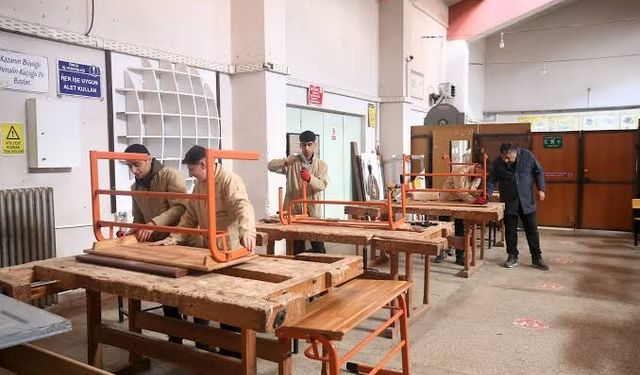 İnegöl'de gençlere maaşlı eğitim fırsatı! Hem okuyacak hem kazanacaklar