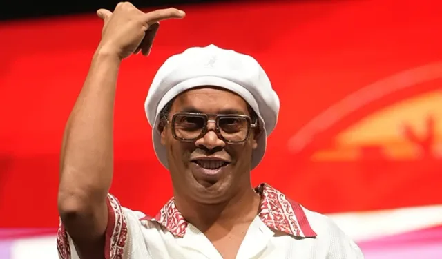 Ronaldinho 11 yıl sonra futbola geri döndü! İşte yeni takımı