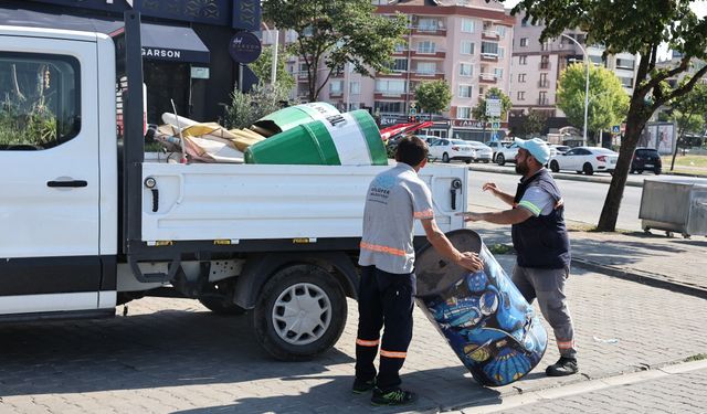 Nilüfer’de kaldırımlar temizlendi