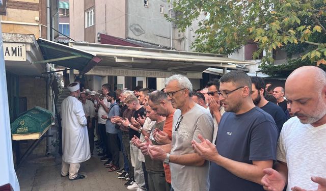 İznik Gölü'ne düşen genç hayatını kaybetti, gözyaşlarıyla uğurlandı