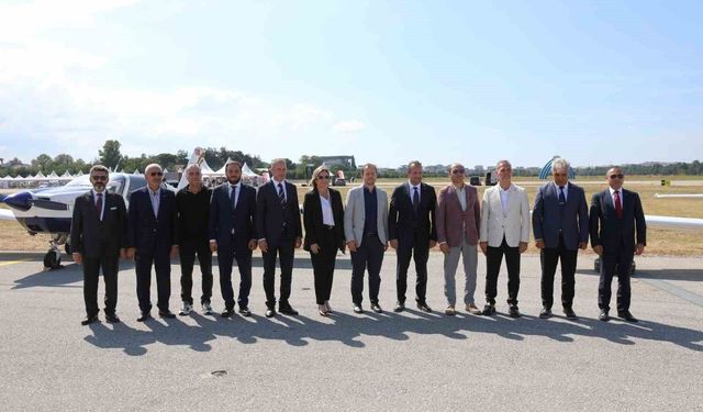Bursa'da 30 Ağustos coşkusu gökyüzüne taşındı