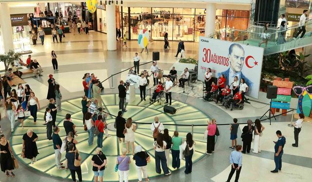 Özel öğrencilerden 30 Ağustos Zafer Bayramı konseri