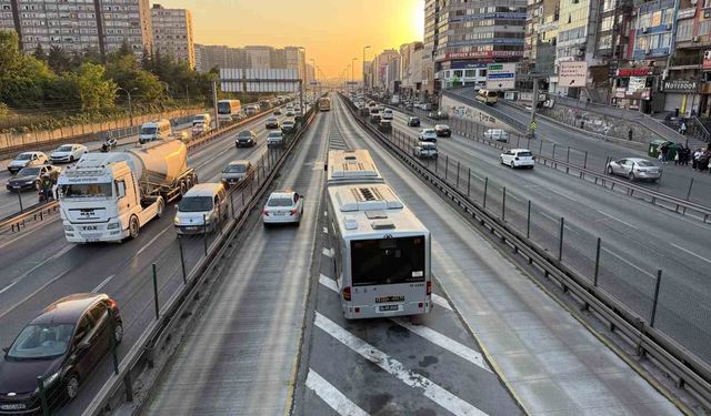 Şirinevler'de metrobüsün çarptığı kadın yaralandı