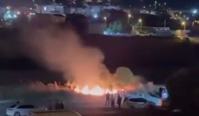 Düğünde atılan havai fişek yangın çıkardı!