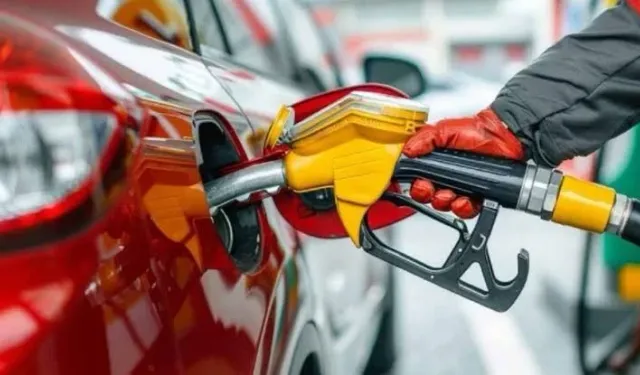 Benzine zam geliyor: Pazartesi gece yarısı tabelaya yansıyacak