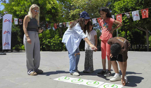 Mersin’de çocuklar teleskopla Güneş’i gözlemledi