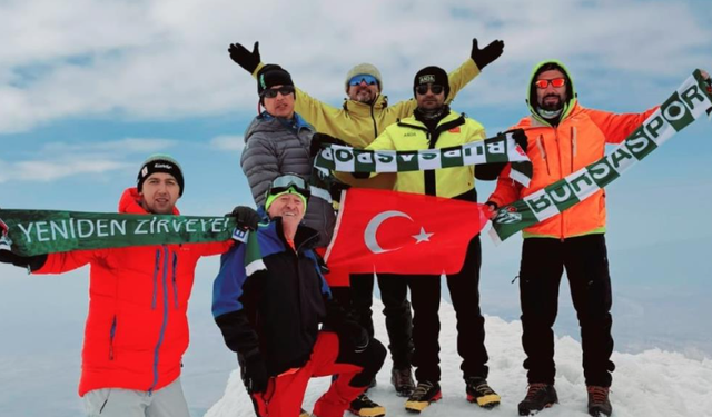 Bursalı dağcılardan Ağrı Dağı zirvesinde Bursaspor mesajı