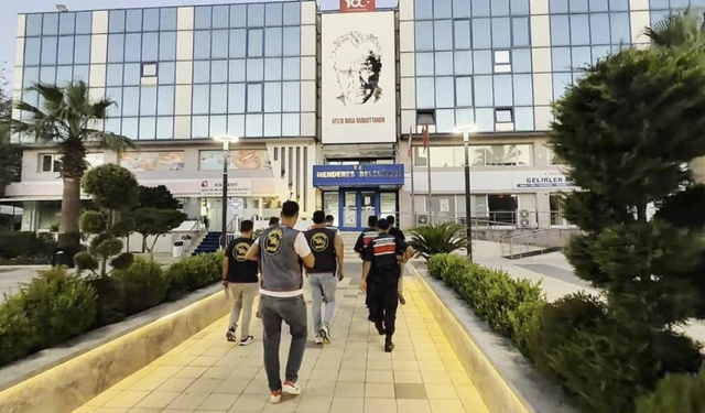 Menderes Belediye Başkanı İlkay Çiçek tutuklandı
