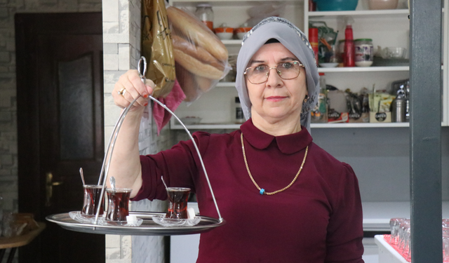 Önyargıları çay bardağında eritti: 5 çocuk annesi kıraathane işleterek aile geçindiriyor!
