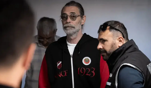 Erdal Beşikçioğlu'dan itiraf: "Siyasete girdiğim için pişmanım"