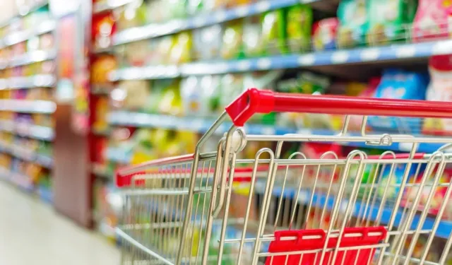 91 yıllık market devinde alarm: Mağazalar tek tek kapanıyor