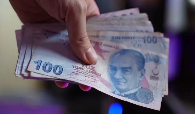 Emekliye yeni maaş sistemi netleşti: 1999 öncesi ve sonrası SGK girişi olanlar için düğmeye basıldı