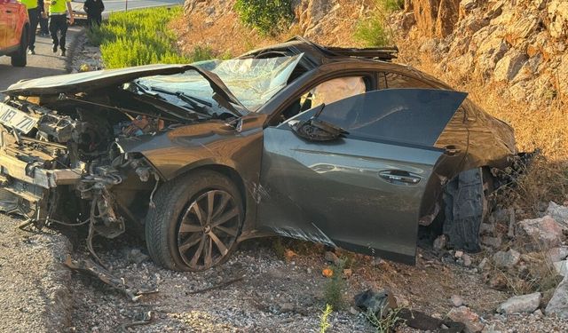 Feci kazada acı bilanço! Takla atan araçtan çıkamadılar...