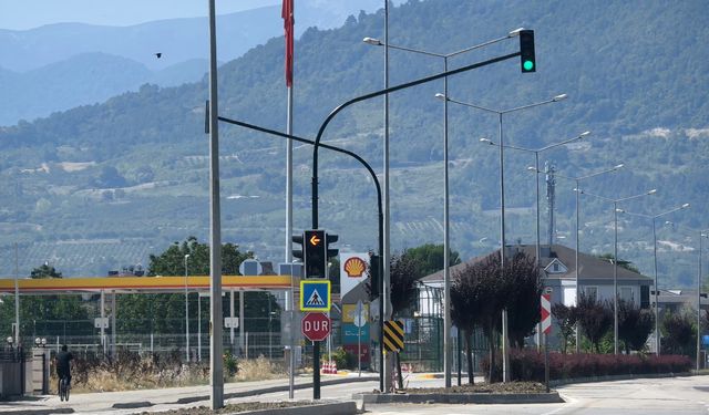 İnegöl'de o kavşağa sinyalizasyon! Artık kazalar yaşanmayacak
