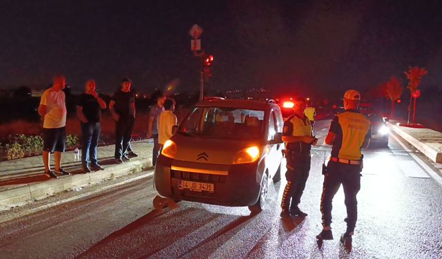 İnegöl’de hafif ticari araç kaldırıma çarptı! Olay yerinde gergin anlar
