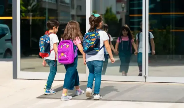 MEB duyurdu: Uyum eğitimleri kapsamında kamuda çalışan veliler idari izinli sayılacak