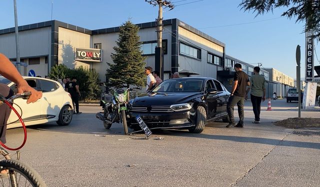 Bursa İnegöl'de otomobil ile motosiklet çarpıştı: 1 yaralı