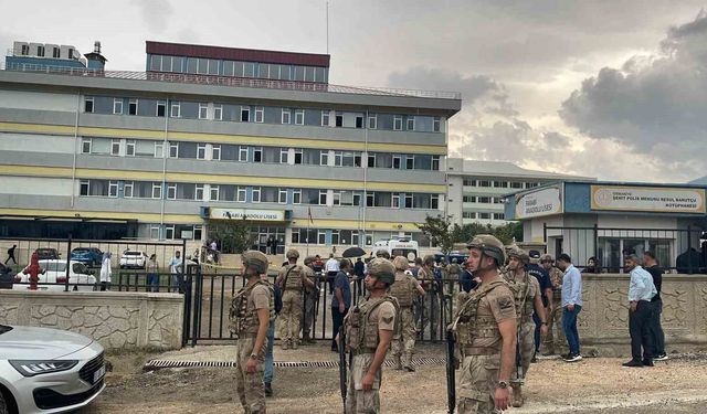 Eğitim yuvasında de*şet anları! Görev yaptığı lisede silahla vurularak katledildi