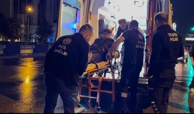 Bursa’ Osmangazi'de yağışlı havada motosiklet devrildi: Yaralının rahat tavırları dikkat çekti
