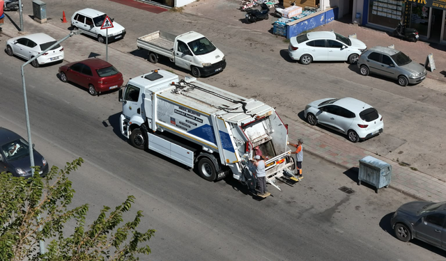 İnegöl'de bir ilk! Yüzde 100 elektrikli çöp kamyonu sahada