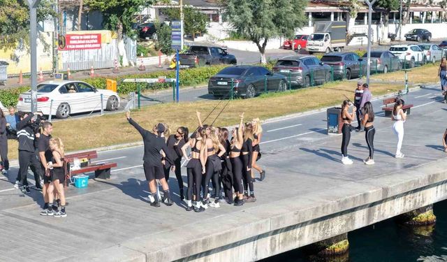 İstanbul Boğazı'nda görkemli yaza veda: Yüzlerce jet ski boğazda görsel şölen oluşturdu