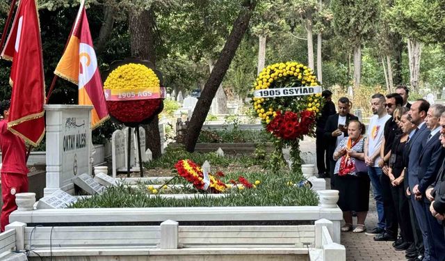 Metin Oktay, vefatının 35. yıl dönümünde kabri başında anıldı