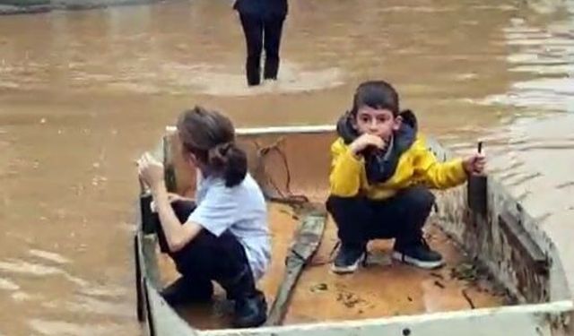 Nehir taşınca mahalle Venedik'e döndü