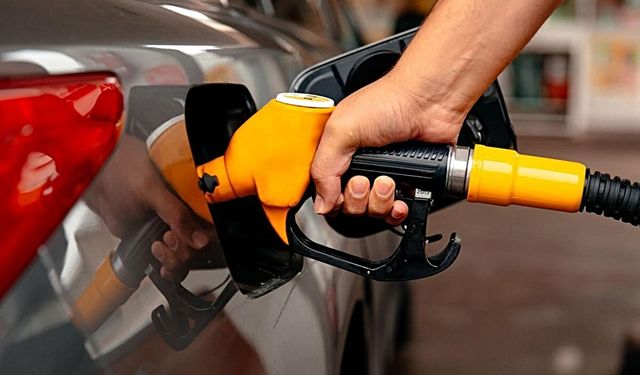 Akaryakıtta tarihi eşik! Motorin 100 lirayı aştı