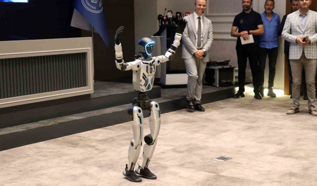 İnsansı robot belediyede işe girdi